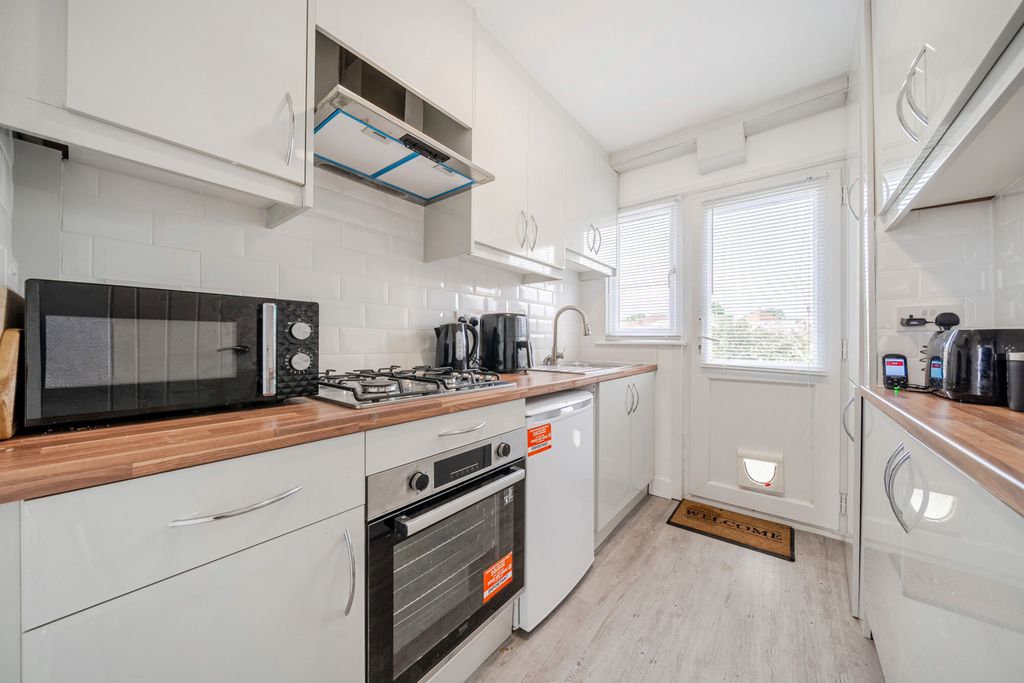 Property photo 2 of 16 1458399-10-6A0Ebb...