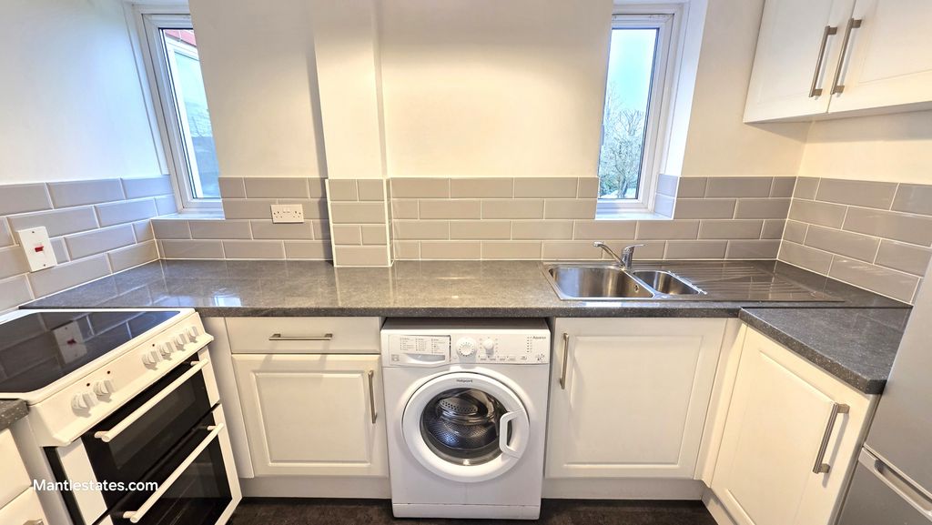 Property photo 3 of 18 Kitchen