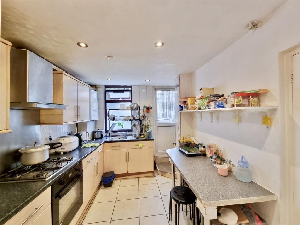 Property photo 2 of 13 c835Ead0-c3c0-464B-Ba47-008Bc632d655.Jpg