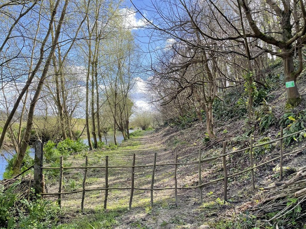 Property photo 3 of 8 3.Jpeg