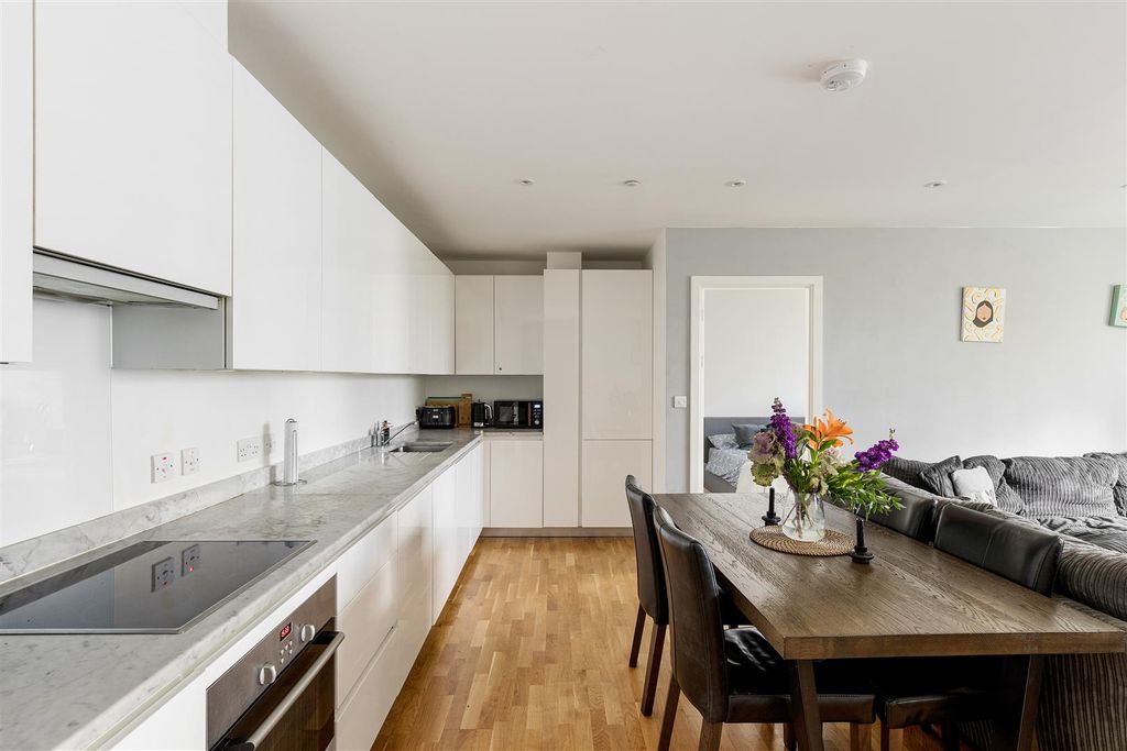 Property photo 3 of 29 Honour Lea Avenue E20