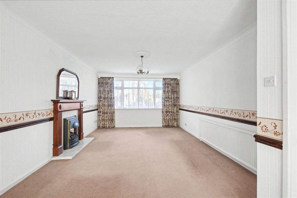 Property photo 2 of 23 Lounge_1.Jpeg