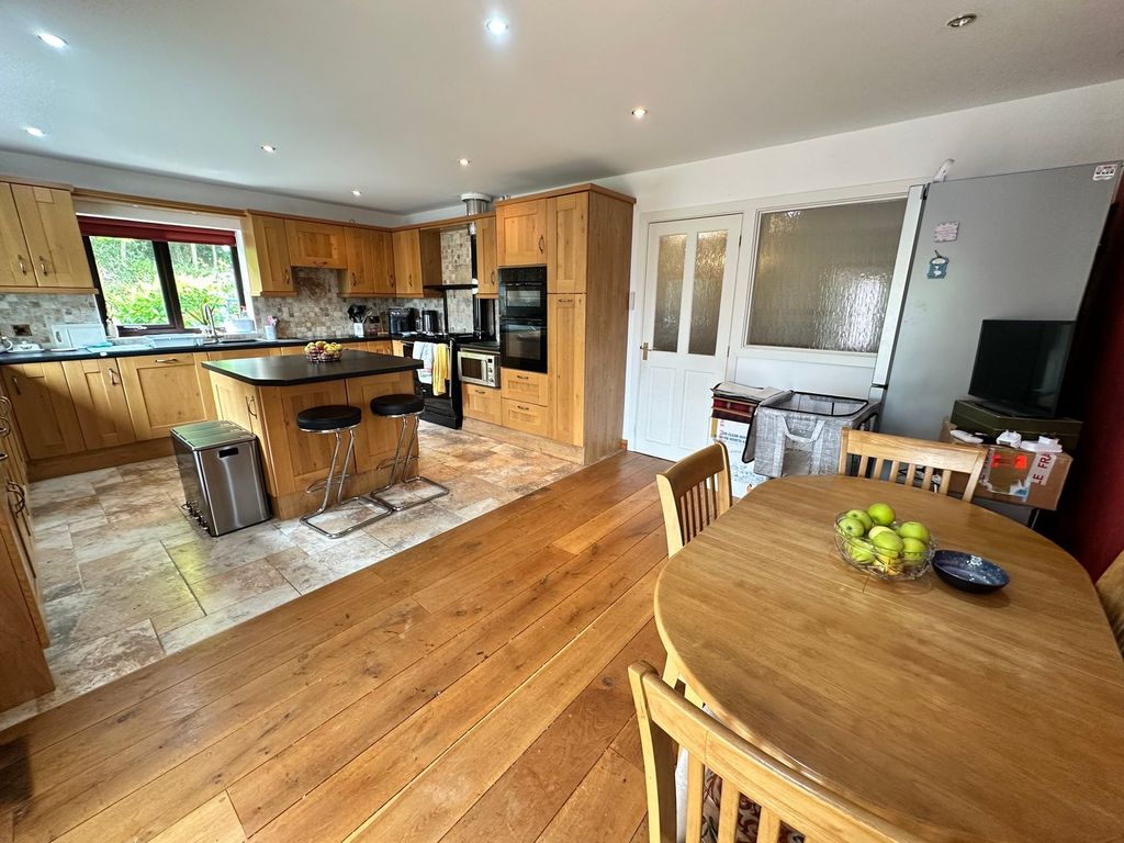 Property photo 2 of 25