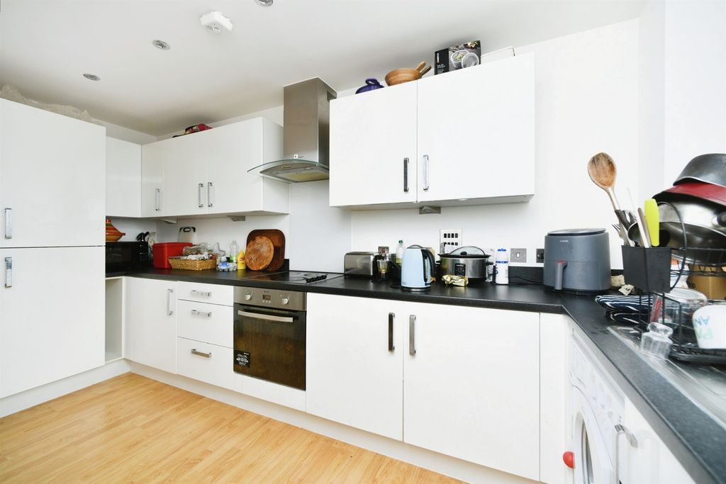 Property photo 3 of 18 Image