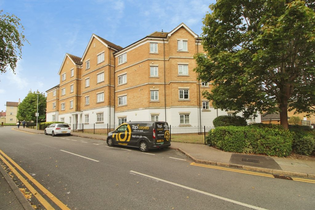 Property photo 1 of 15 Two Bedroom 3rd Floor Flat To Let