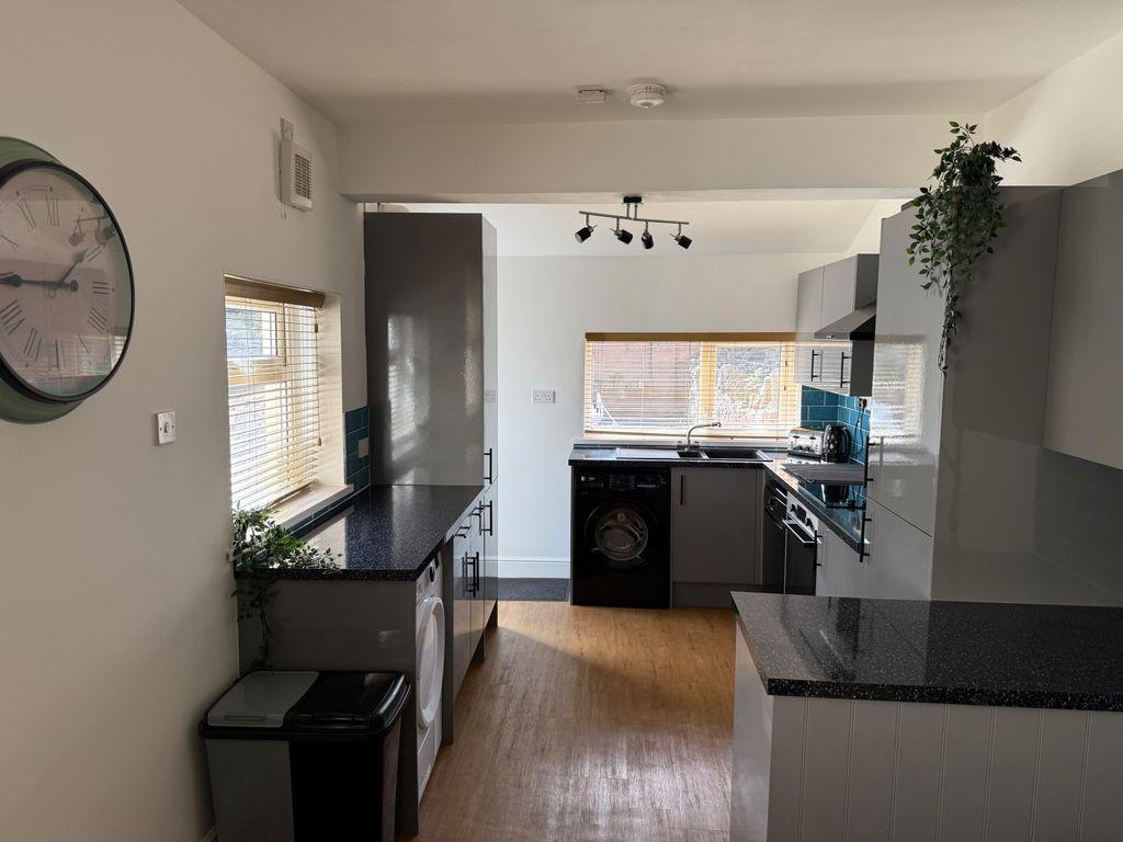 Property photo 3 of 15 119 Lisvane Street_9