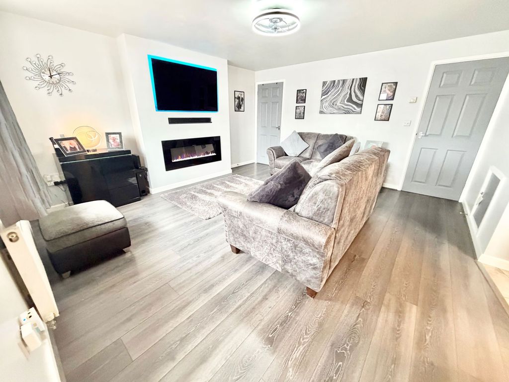 Property photo 2 of 42