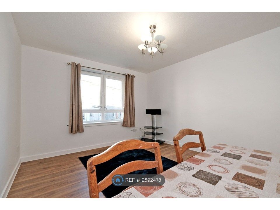 Property photo 3 of 24 Living Room