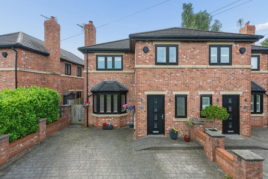 Property photo 1 of 16 67A Gravel Lane