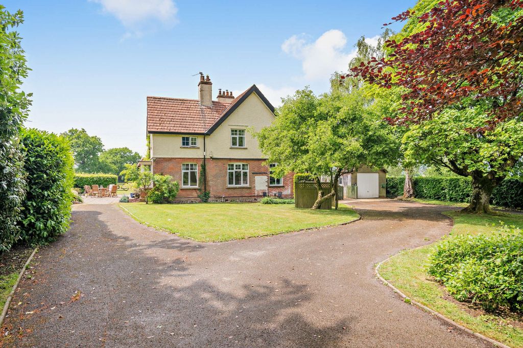 Property photo 2 of 24 Fosseway House