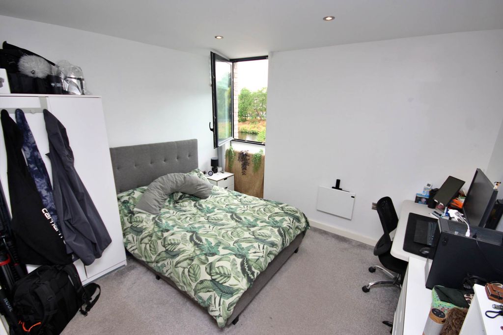 Property photo 3 of 6