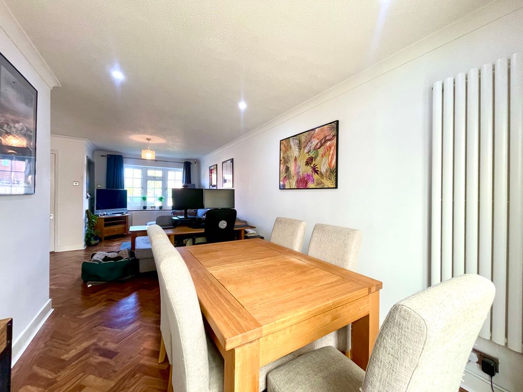 Property photo 3 of 28