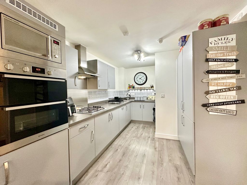 Property photo 3 of 21