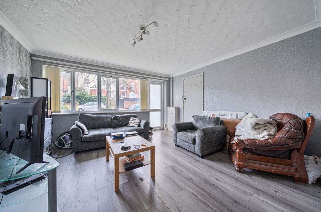 Property photo 2 of 8 1388091-19-693Bdf...