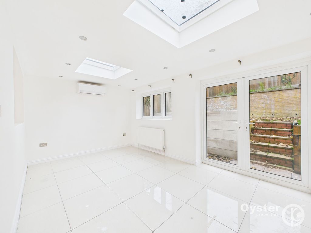 Property photo 3 of 37