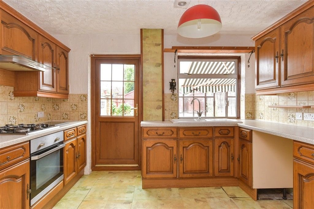 Property photo 3 of 12 Kitchen