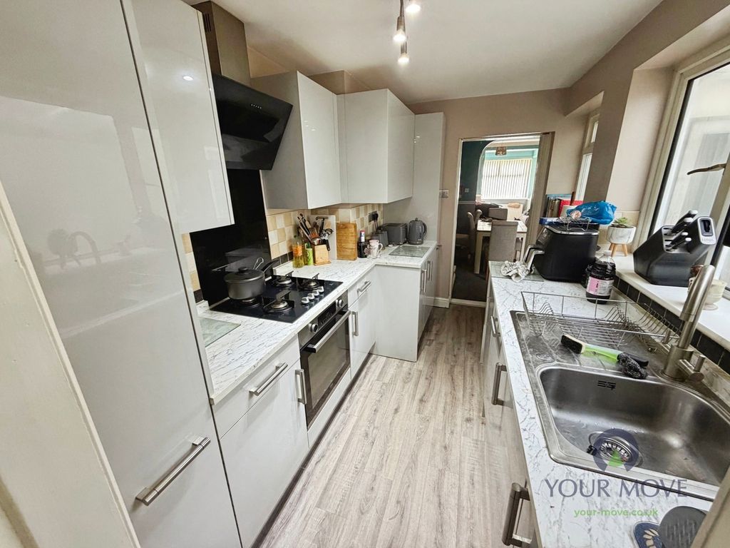 Property photo 3 of 13 Kitchen