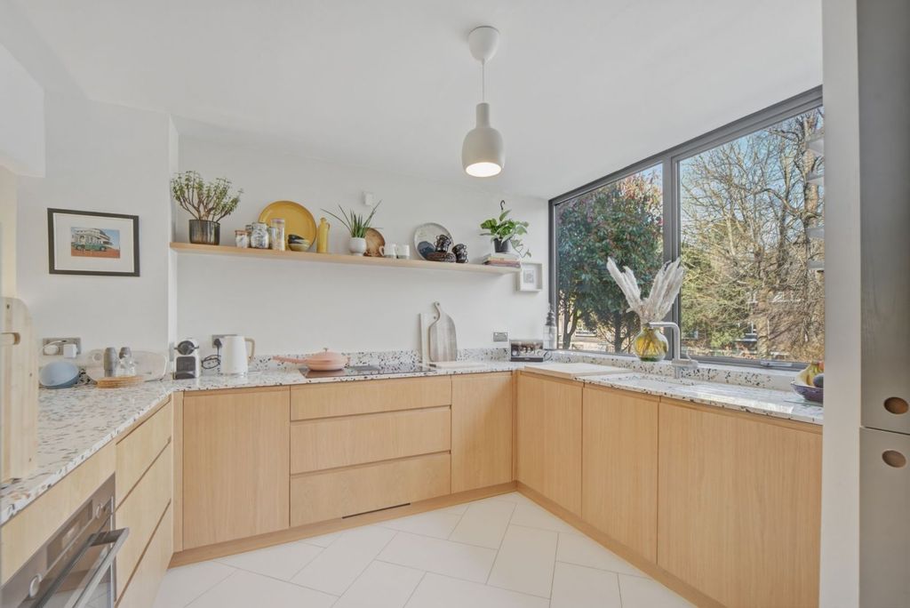 Property photo 3 of 27 Picture No. 05