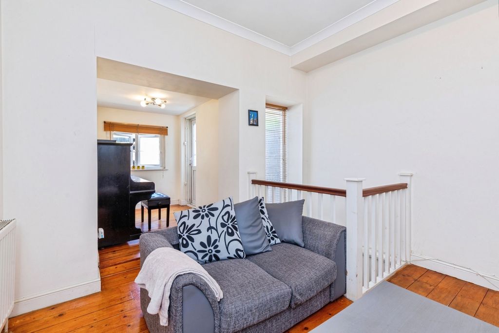 Property photo 3 of 18 Photo