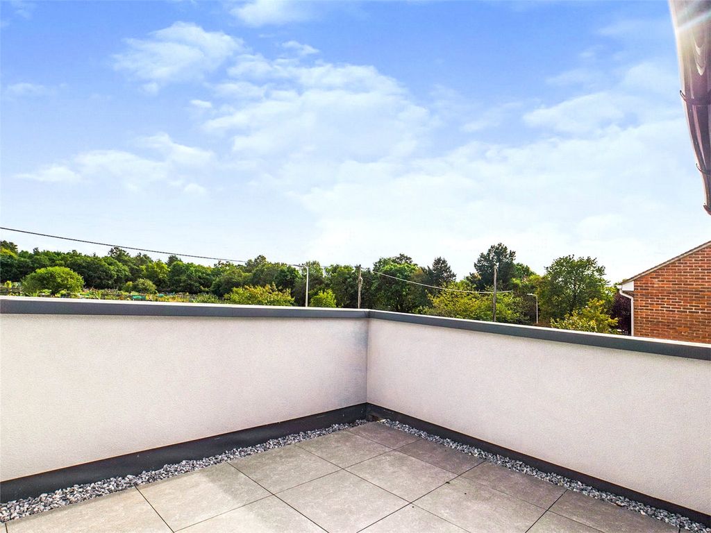 Property photo 3 of 12 Roof Terrace