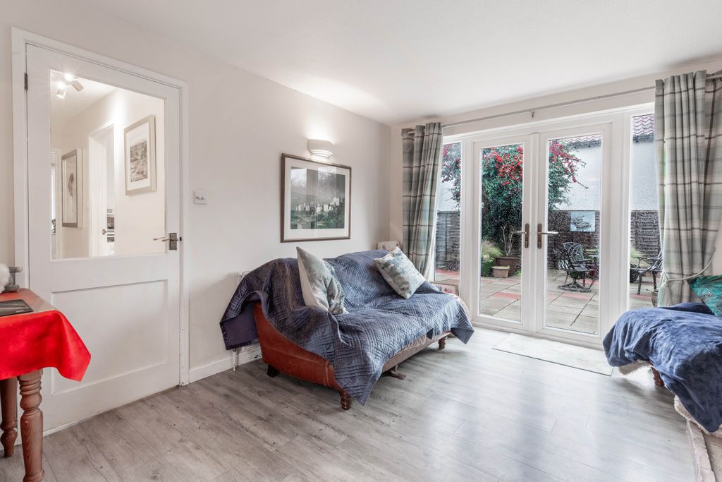 Property photo 3 of 19 6