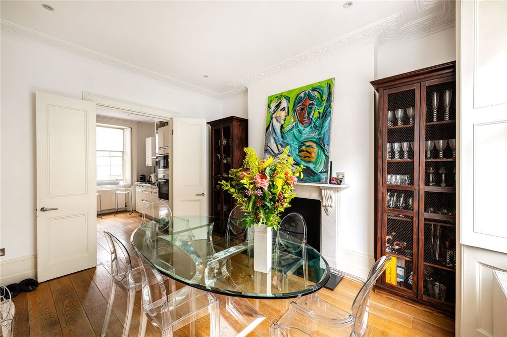 Property photo 3 of 14 Dining Room