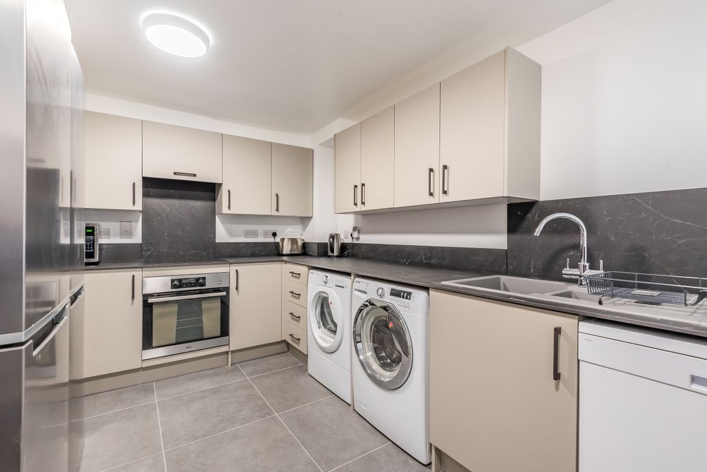 Property photo 3 of 6 Kitchen