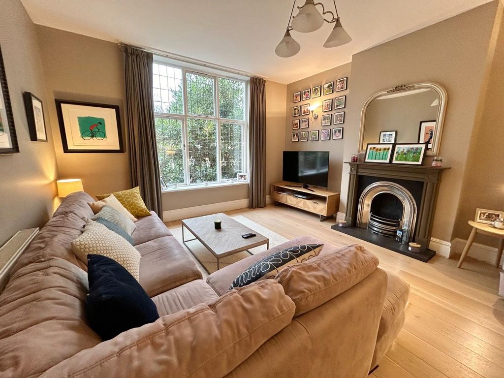 Property photo 2 of 25