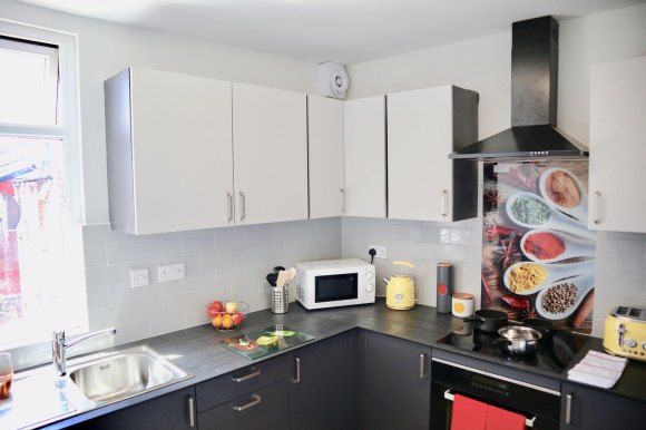 Property photo 3 of 5 8810905.Jpg