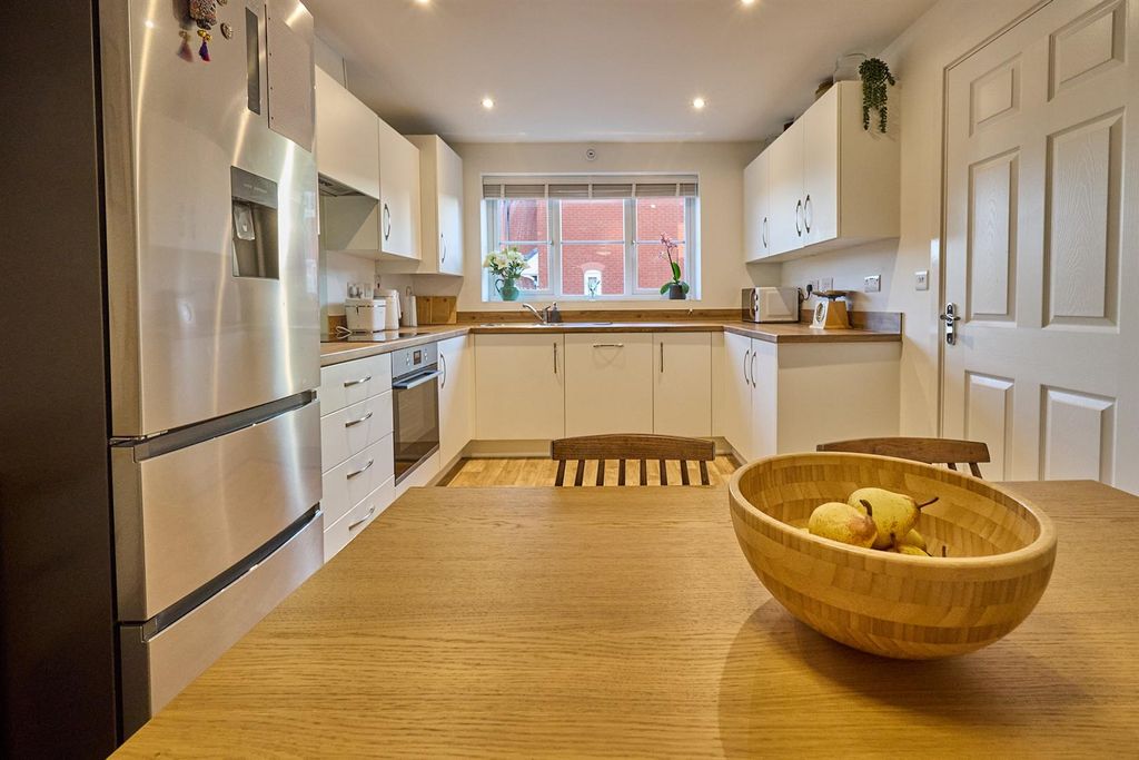 Property photo 2 of 19 Copper Drive 10.Jpg