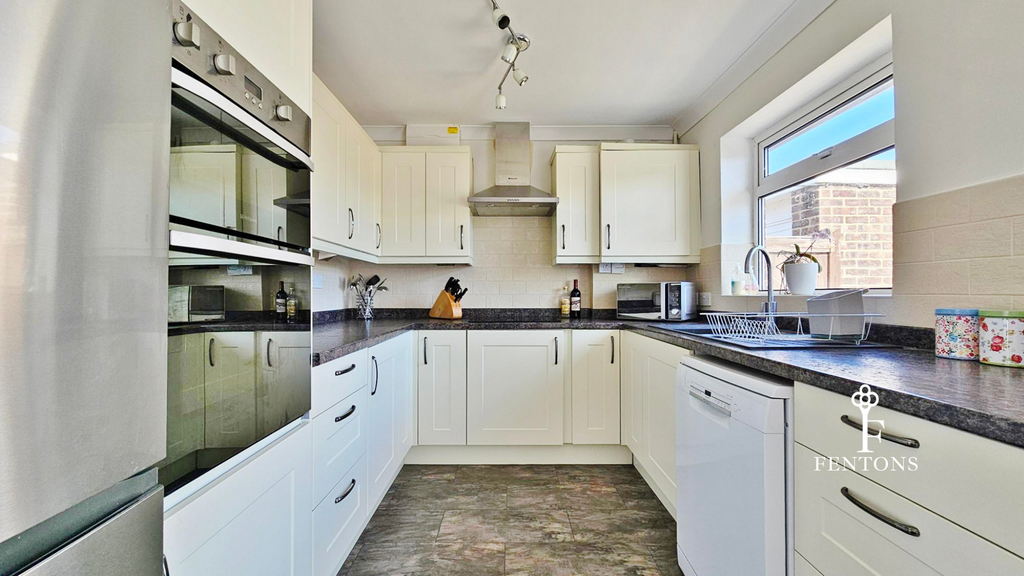 Property photo 2 of 19 Kitchen
