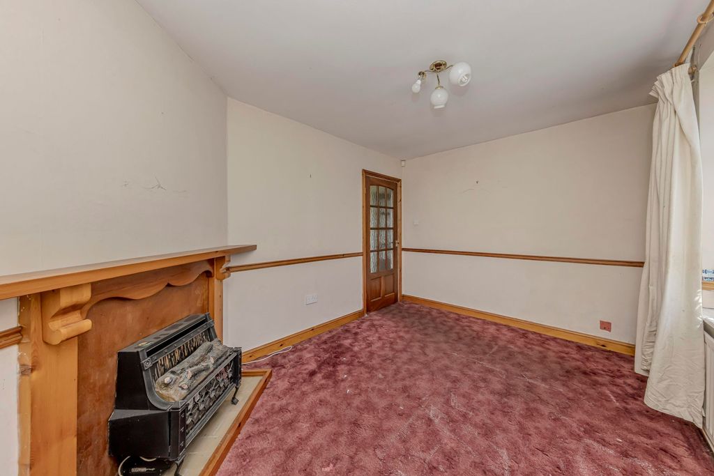 Property photo 2 of 27