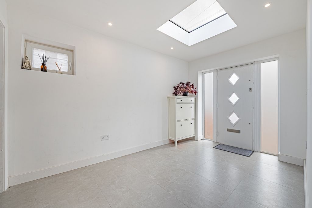 Property photo 3 of 27 5277603