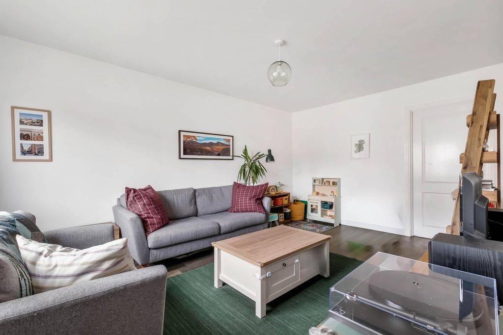 Property photo 3 of 49