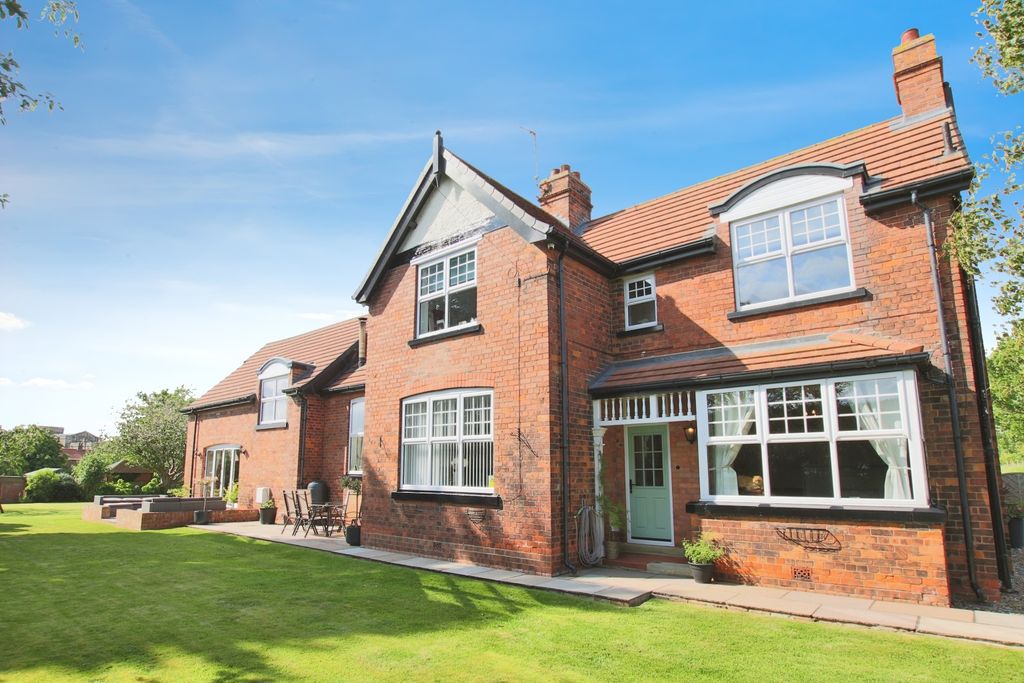 Property photo 1 of 26 4260141