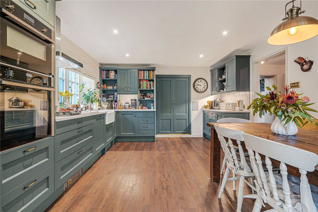 Property photo 3 of 20 Kitchen