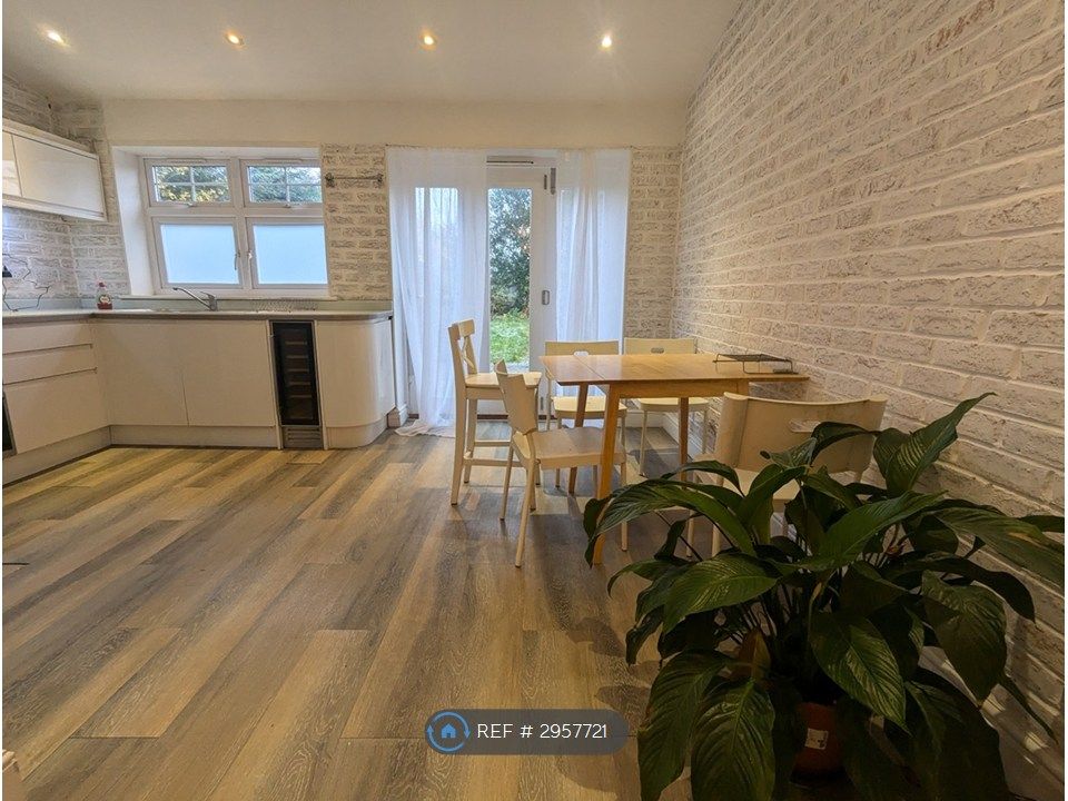 Property photo 3 of 14 Kitchen/Breakfast