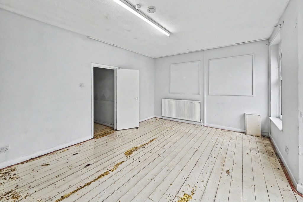 Property photo 3 of 12 Flat 2, 5 Curzon Avenue, Victoria Park, Manchester, Greater Manchester, M14 5Pu