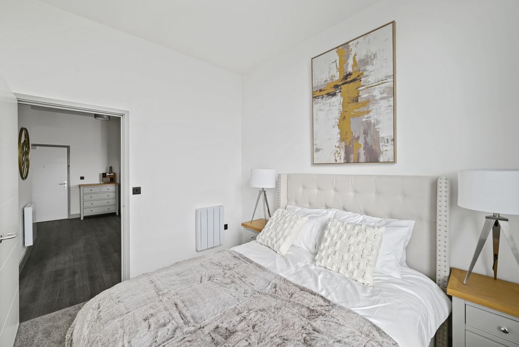 Property photo 1 of 10 Front