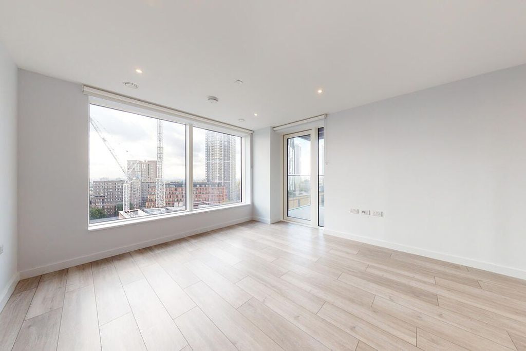 Property photo 2 of 23