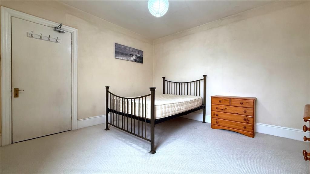 Property photo 2 of 5 Bedroom