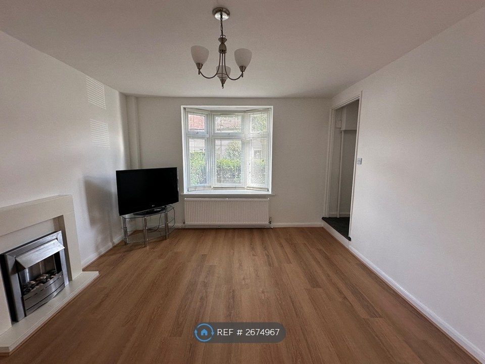 Property photo 1 of 7 Living Room