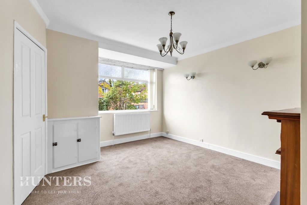 Property photo 2 of 19 Lounge