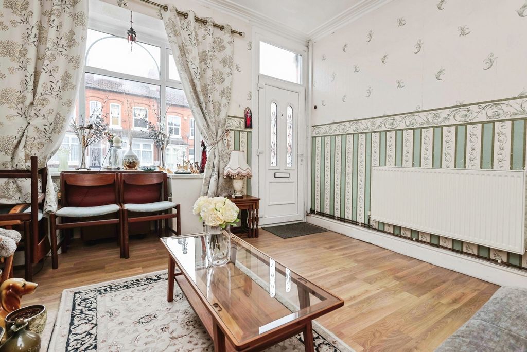 Property photo 2 of 15 Pbox-Img.Jpg