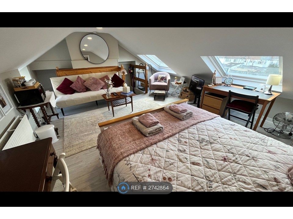 Property photo 2 of 13 Loft Room