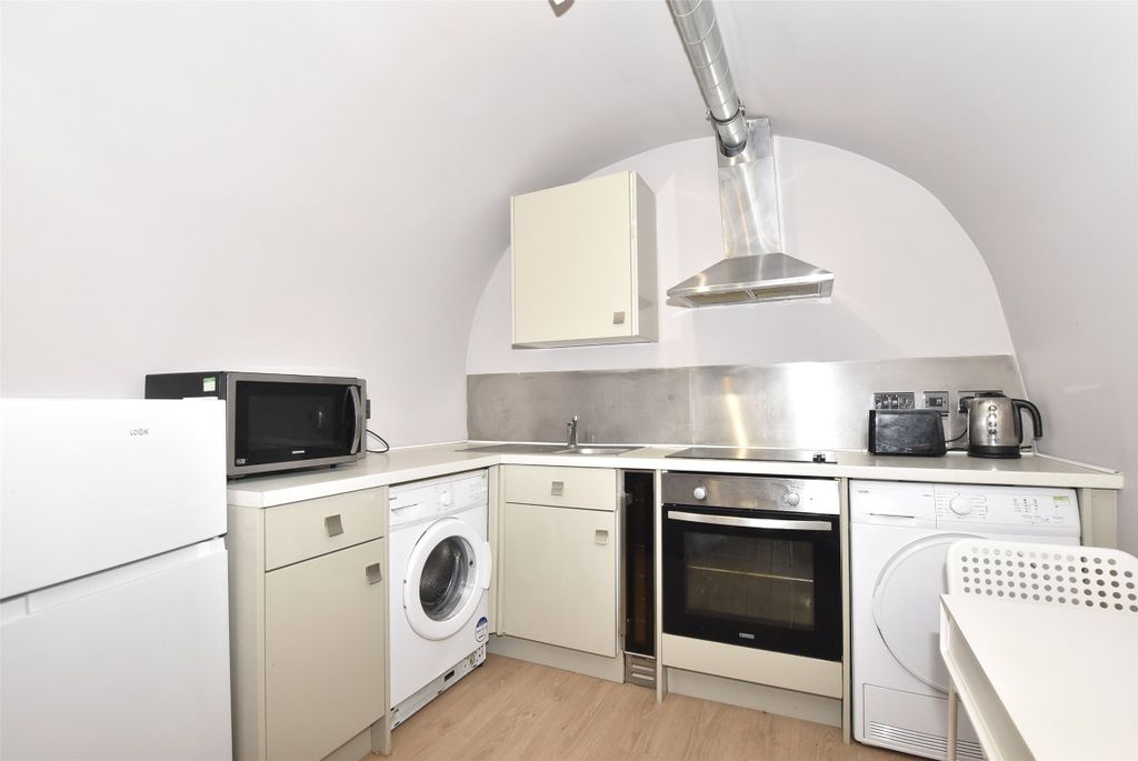 Property photo 2 of 7 Kitchen