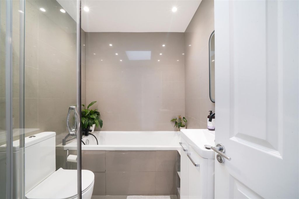 Property photo 3 of 11 172 Watford Road - 8Fej81Lwj25Rhgmdlxv5.Jpg