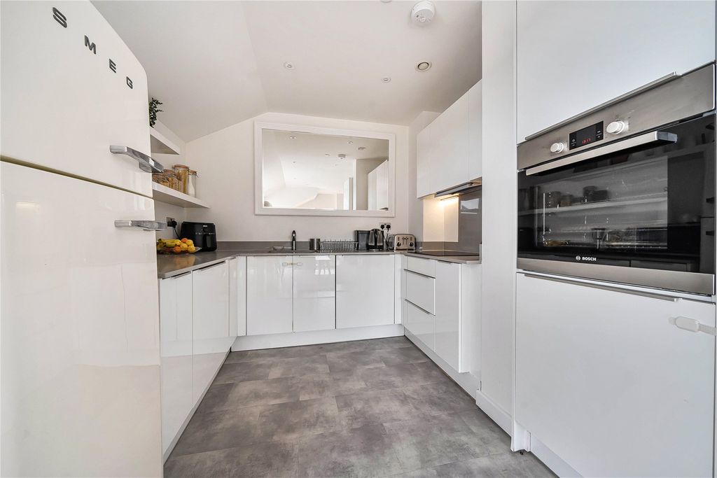 Property photo 3 of 23 Picture No. 18