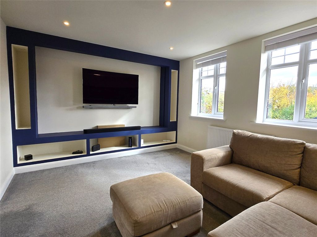 Property photo 3 of 17 Picture 3