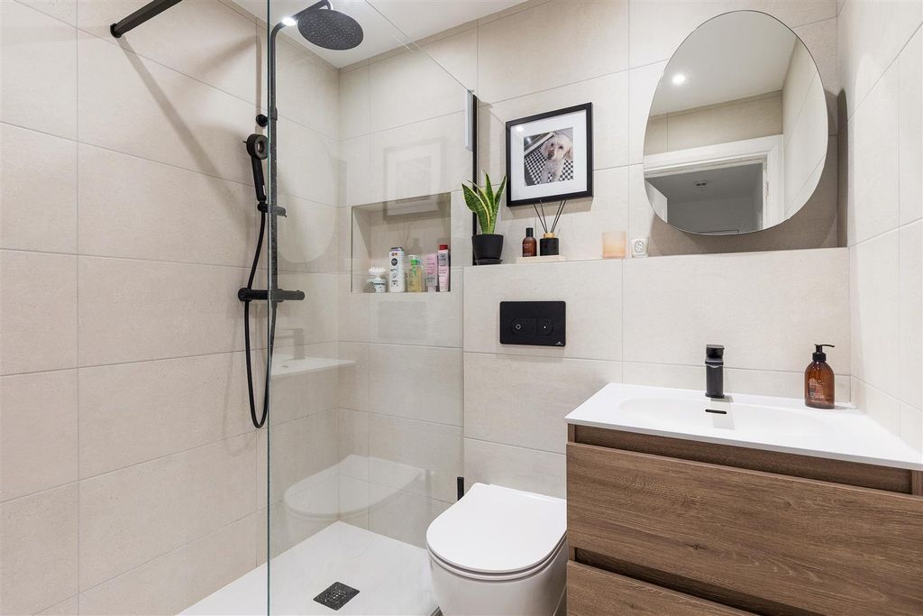 Property photo 3 of 19 Bruce Grove, N17